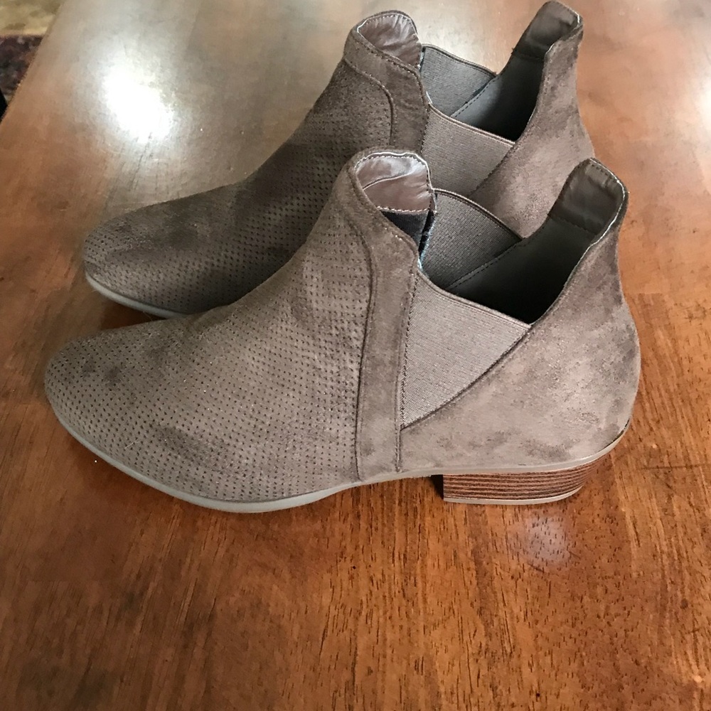 Refresh brown suede ankle boots size 9